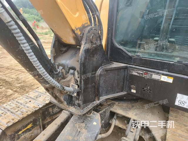 大臂根部?斜（工作和回轉(zhuǎn)裝置）