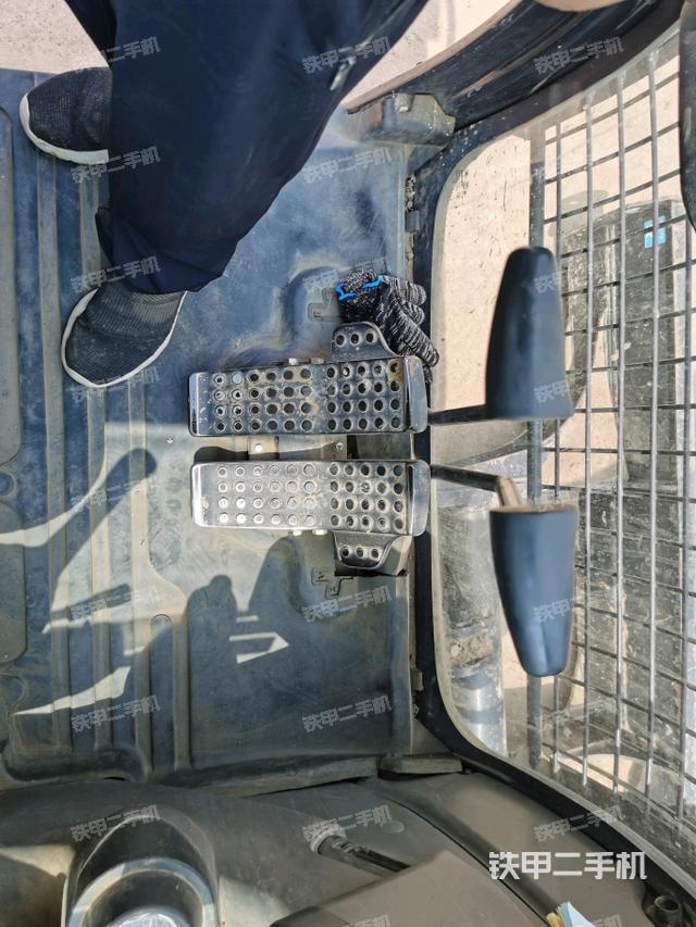 后窗玻璃角標(biāo)（駕駛室部分）