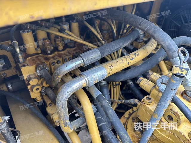 回转马达和主控阀（整机外观）