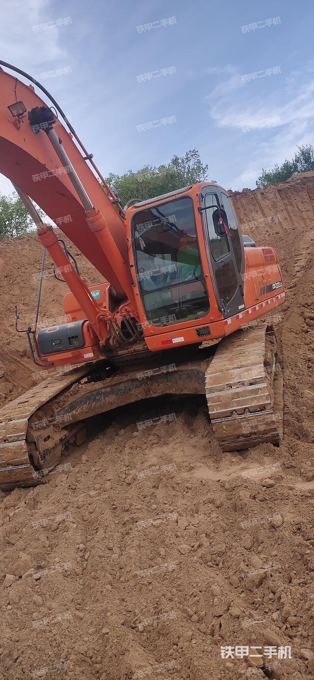 回转马达和主控阀（整机外观）