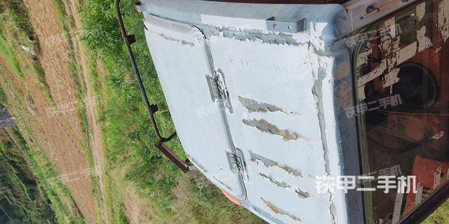 驾驶室顶部（整机外观）