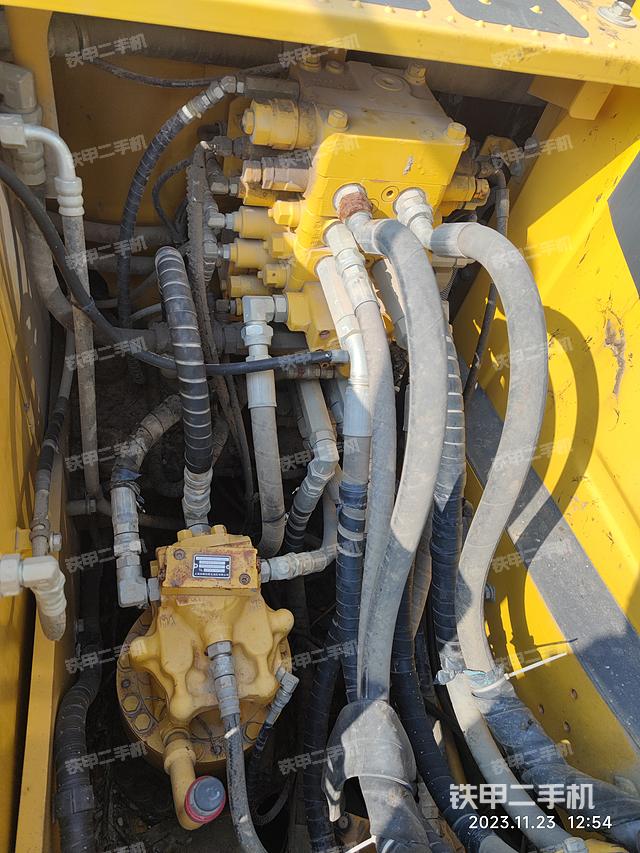 回转马达和主控阀（整机外观）