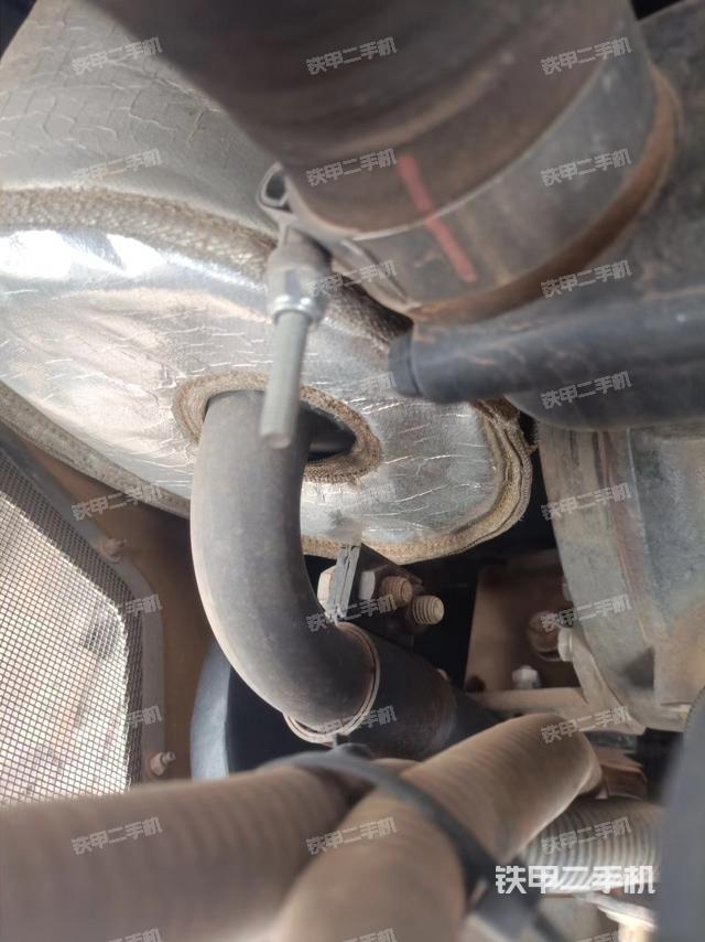 液压泵舱室正面整体（整机外观）