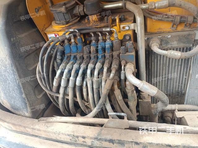 回转马达和主控阀（整机外观）