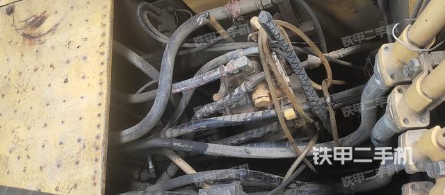 回转马达和主控阀（整机外观）