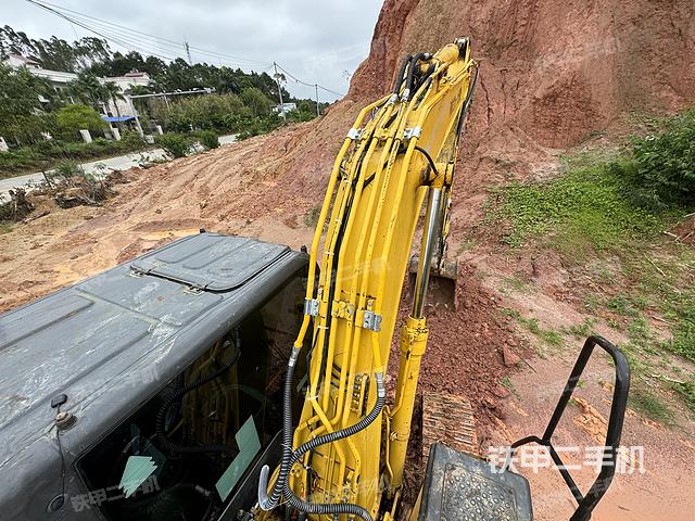 驾驶室顶部（整机外观）
