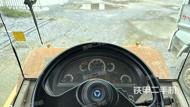 驾驶室操作台（设备外观及核心部件）