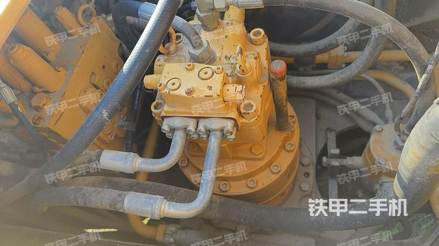 回转马达和主控阀（整机外观）