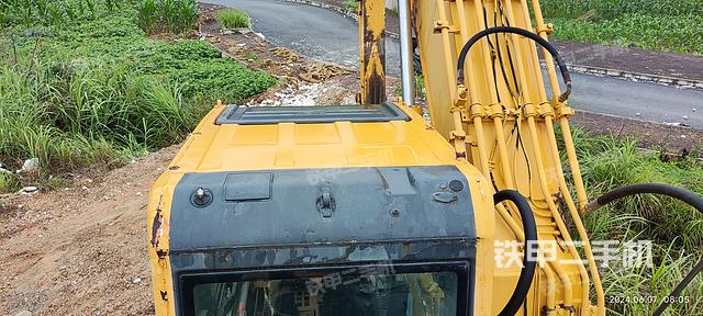 驾驶室顶部（整机外观）