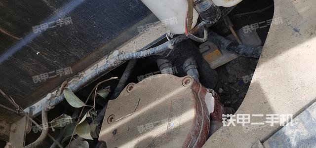 回转马达和主控阀（整机外观）