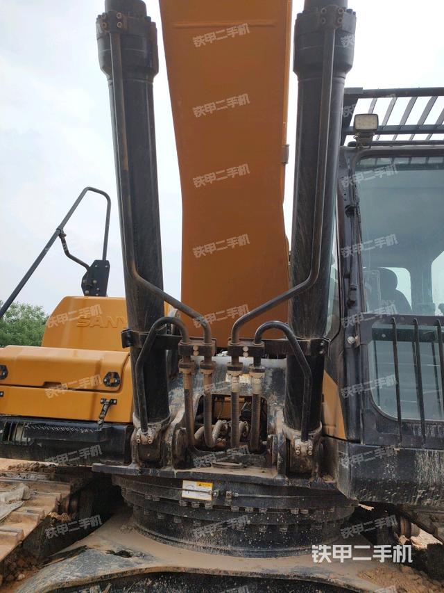 大臂油缸整體?豎拍（工作和回轉(zhuǎn)裝置）