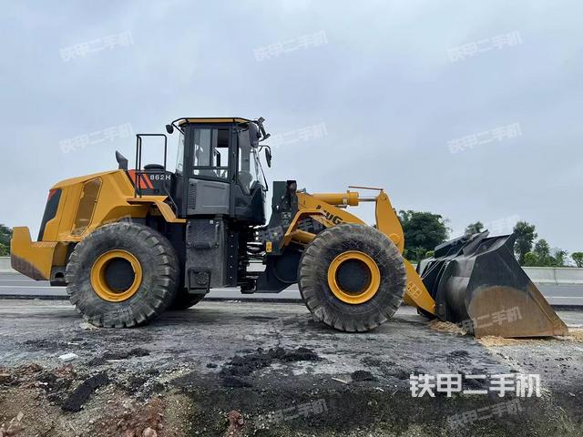 发动机左侧（整机外观及大件）