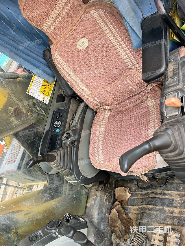 驾驶室整体（整机外观）