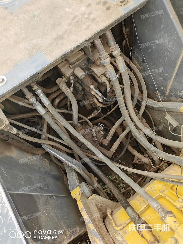 回转马达和主控阀（整机外观）