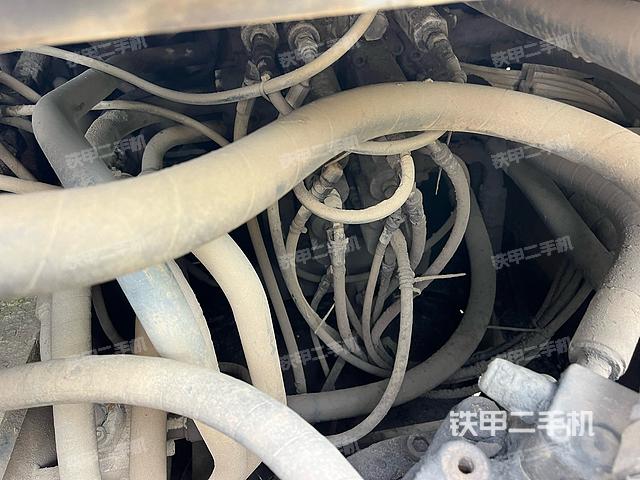 回转马达和主控阀（整机外观）