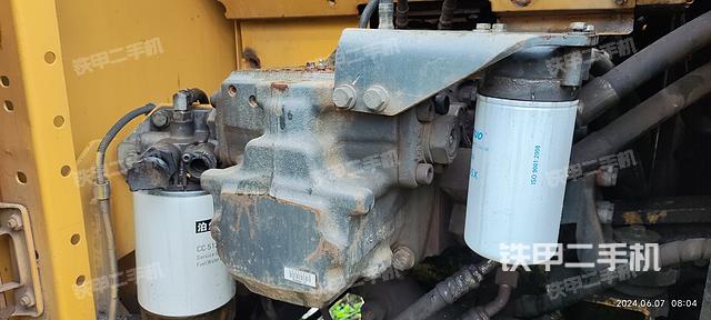 液压泵舱室正面整体（整机外观）