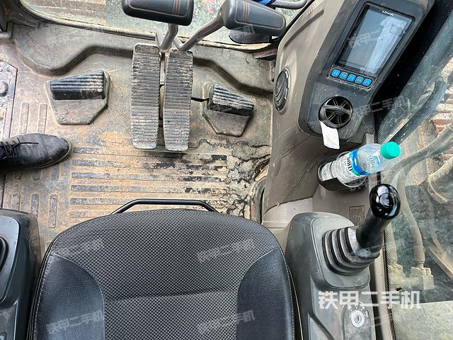 驾驶室整体（整机外观）