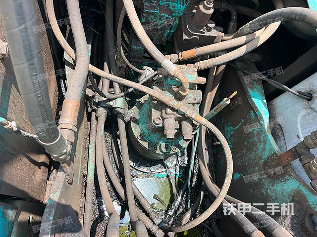 回转马达和主控阀（整机外观）