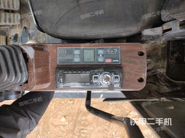 座椅右側(cè)控制臺/鑰匙門/油門/含右手柄（駕駛室部分）