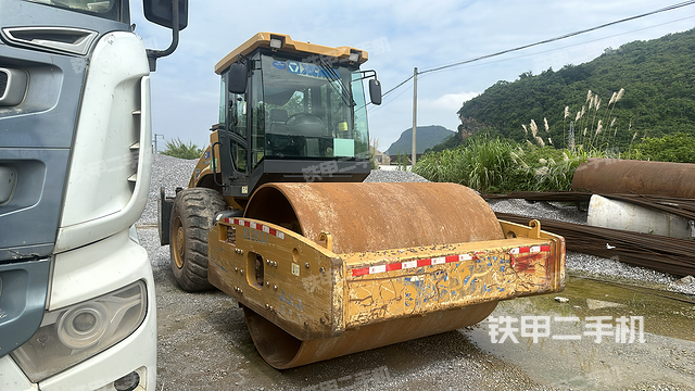 整机右后45°（设备外观及核心部件）
