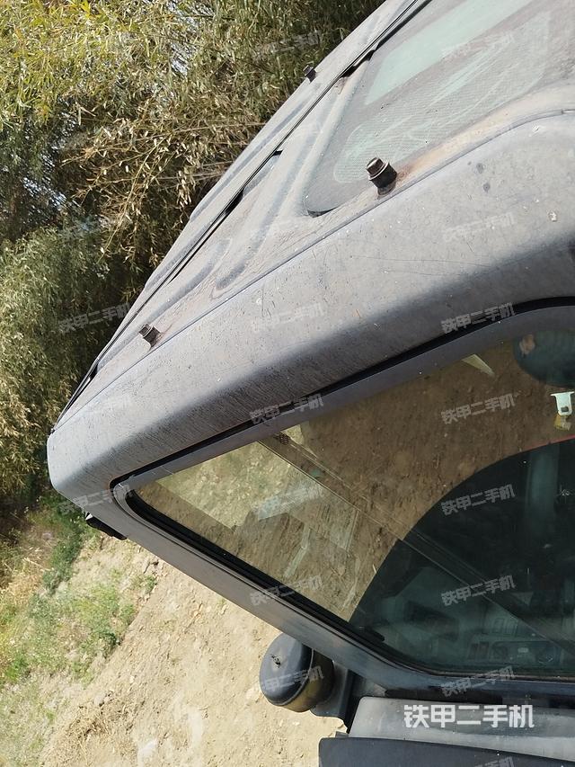 驾驶室顶部（整机外观）