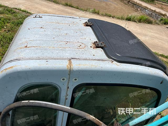 驾驶室顶部（整机外观）