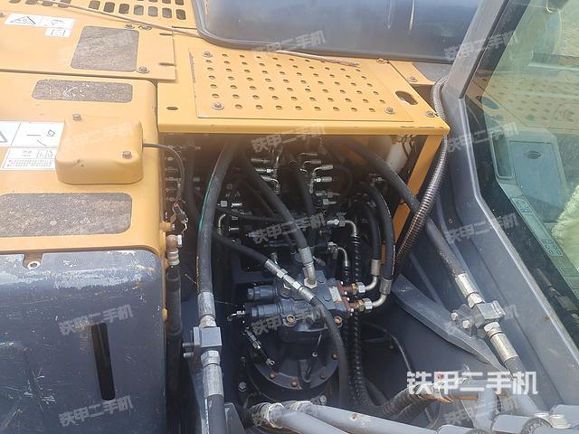 回转马达和主控阀（整机外观）