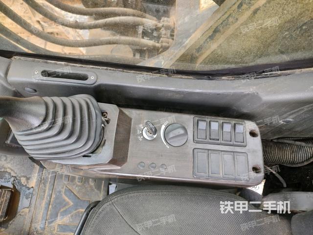 座椅左側(cè)控制臺/音響/含左手柄（駕駛室部分）