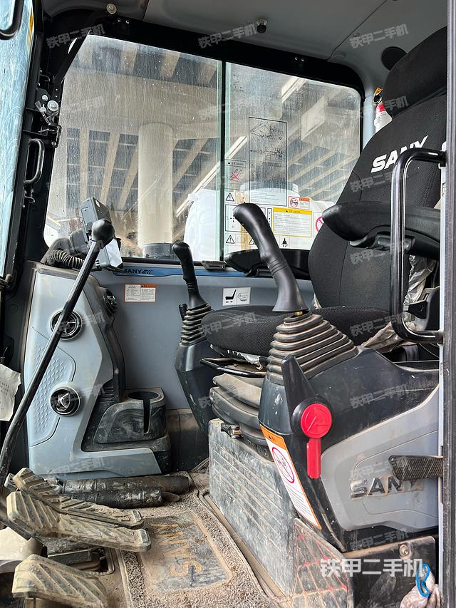 驾驶室整体（整机外观）