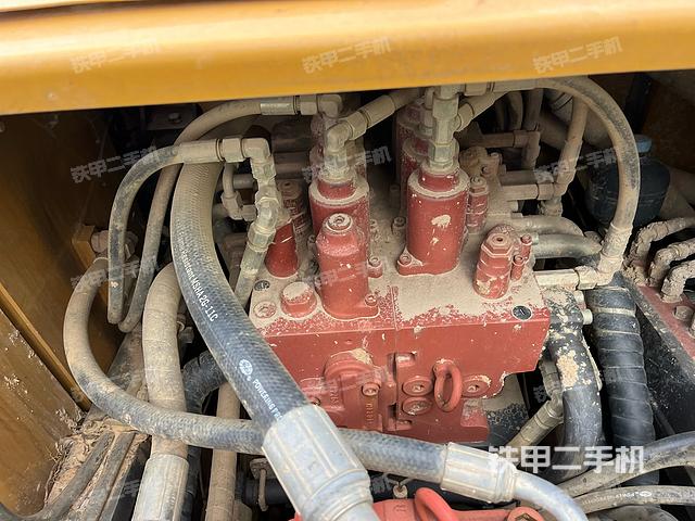 回转马达和主控阀（整机外观）