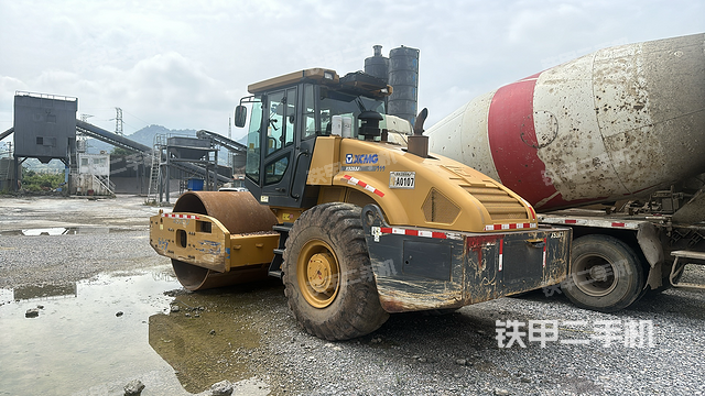 整机左侧（设备外观及核心部件）