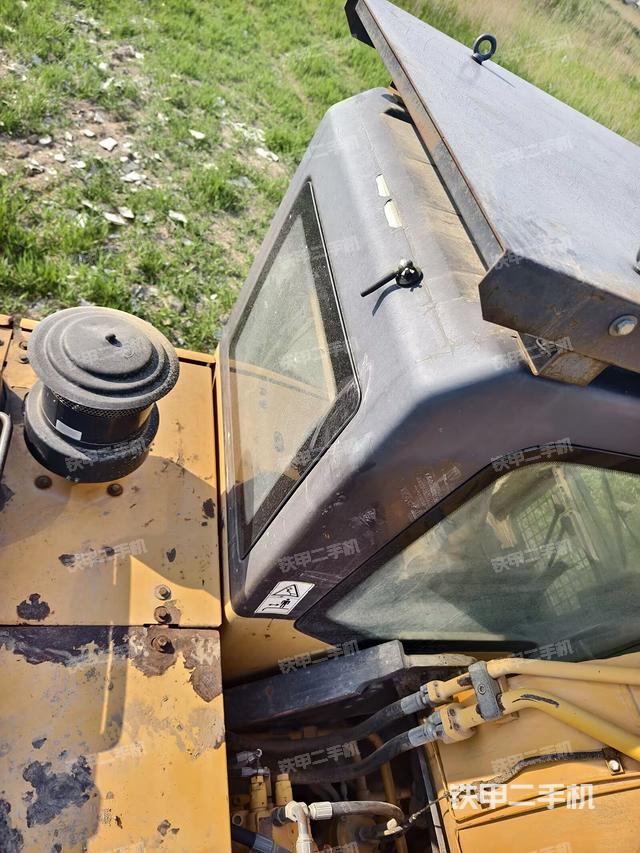 驾驶室顶部（整机外观）