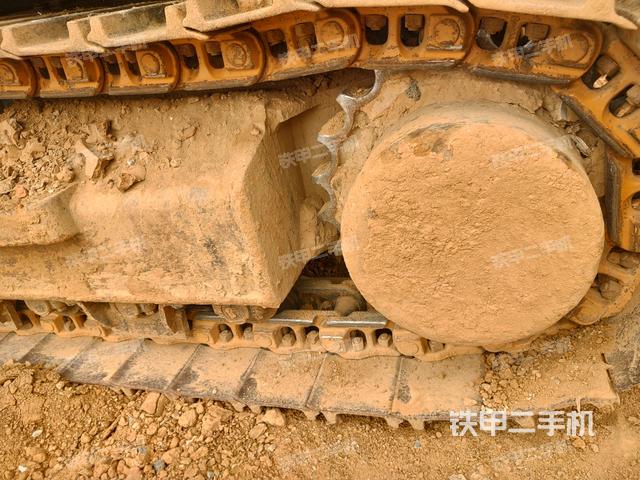 左驅(qū)動輪（行走機構(gòu)）