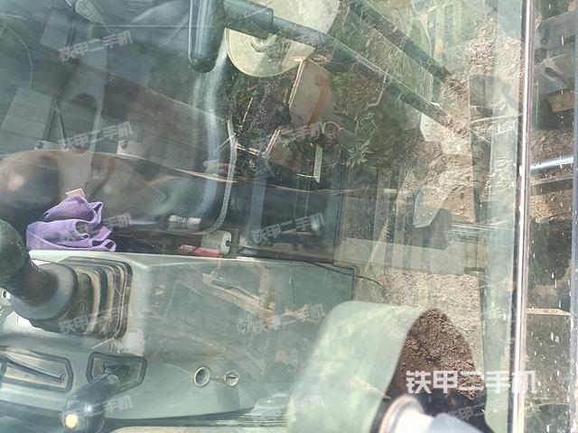 回转马达和主控阀（整机外观）