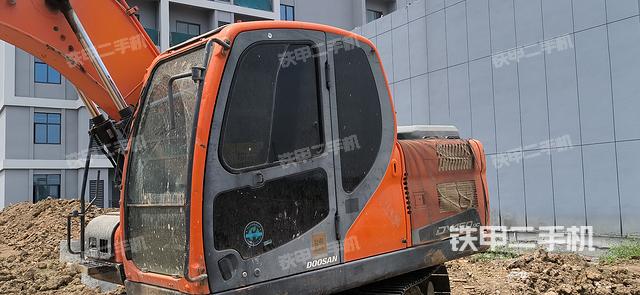 驾驶室整体（整机外观）