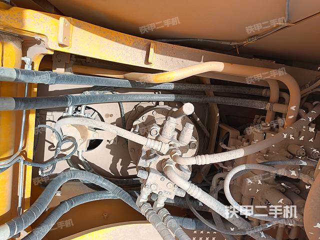 回转马达和主控阀（整机外观）