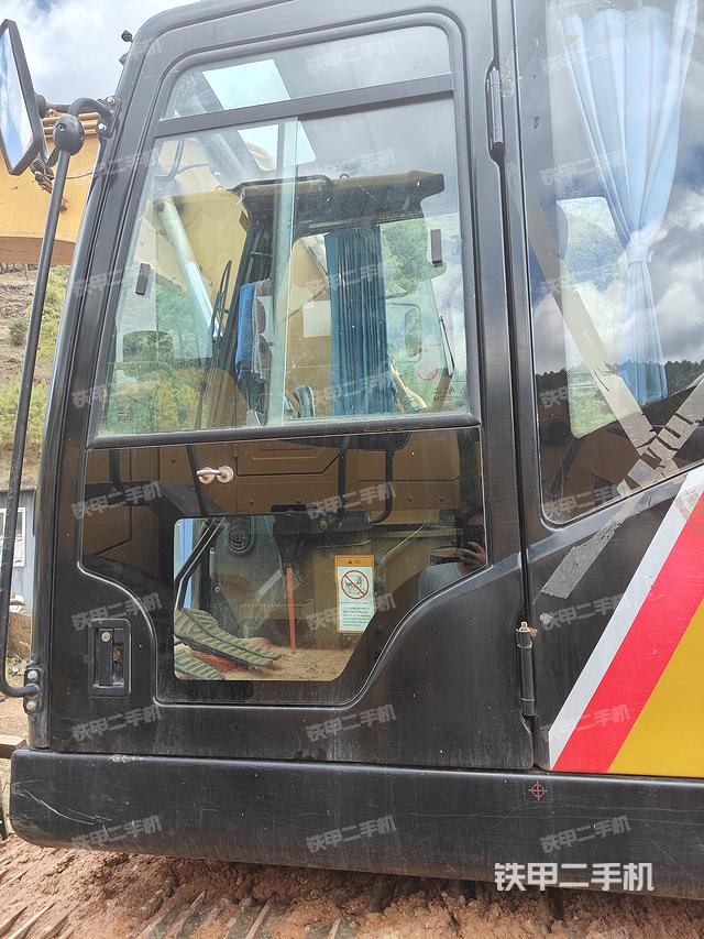 驾驶室整体（整机外观）