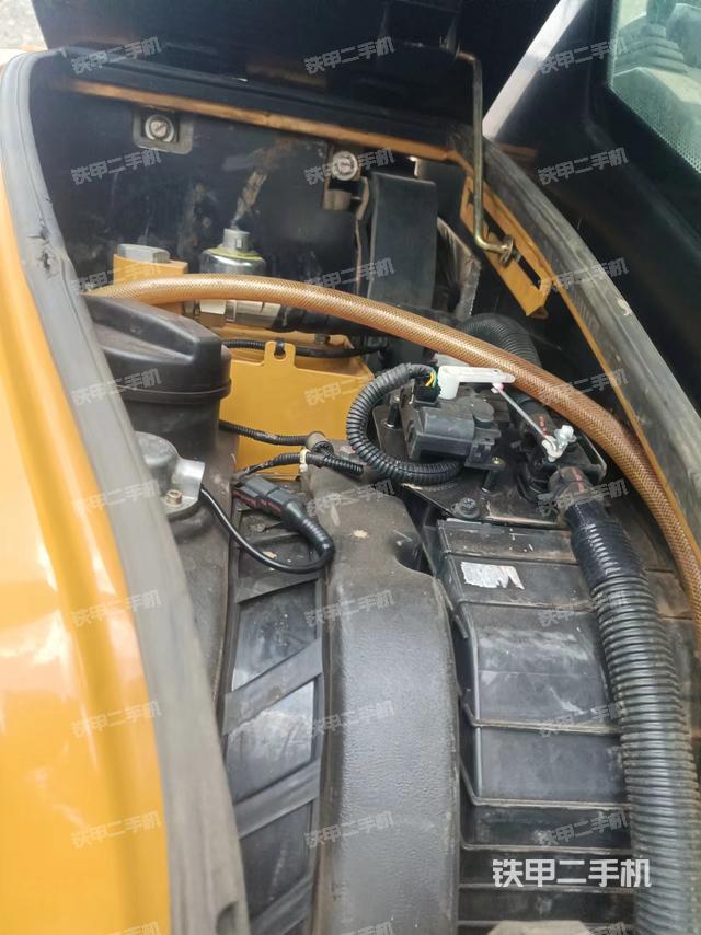 回转马达和主控阀（整机外观）