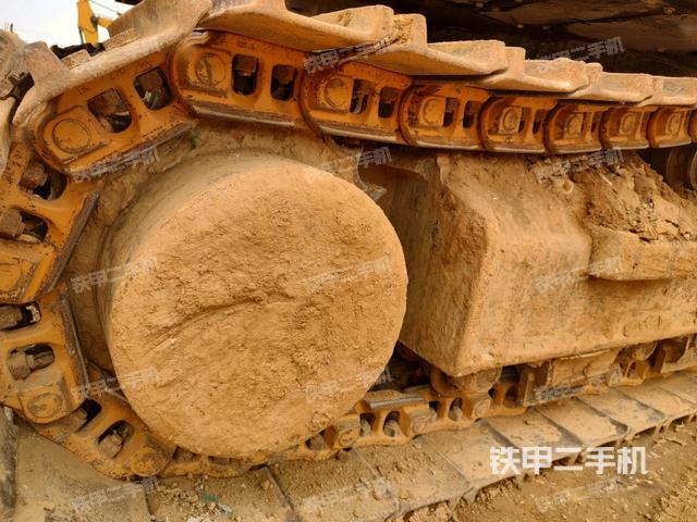 右驅(qū)動輪（行走機構(gòu)）