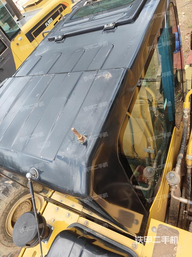 驾驶室顶部（整机外观）