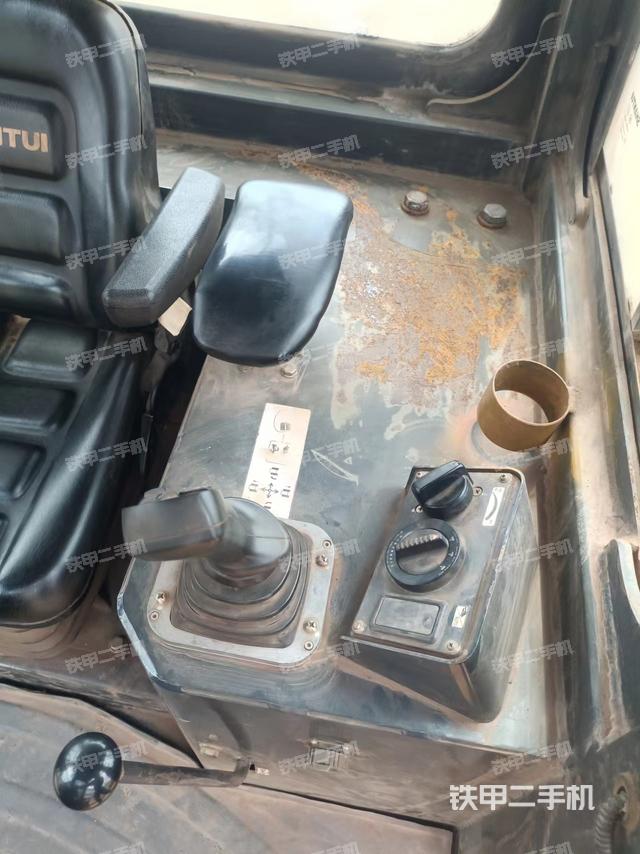 驾驶室操作台（设备外观及核心部件）