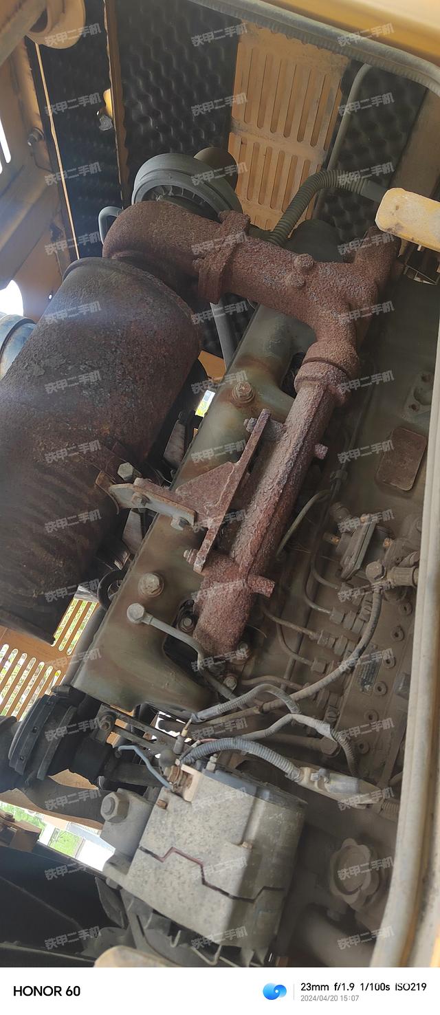 发动机右侧（整机外观及大件）