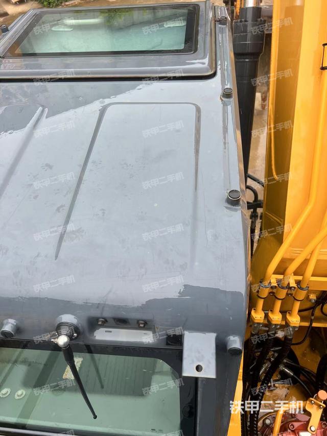 驾驶室顶部（整机外观）