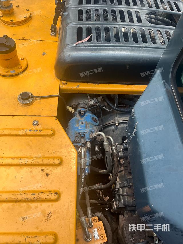 回转马达和主控阀（整机外观）