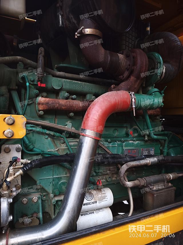 发动机右侧（整机外观及大件）