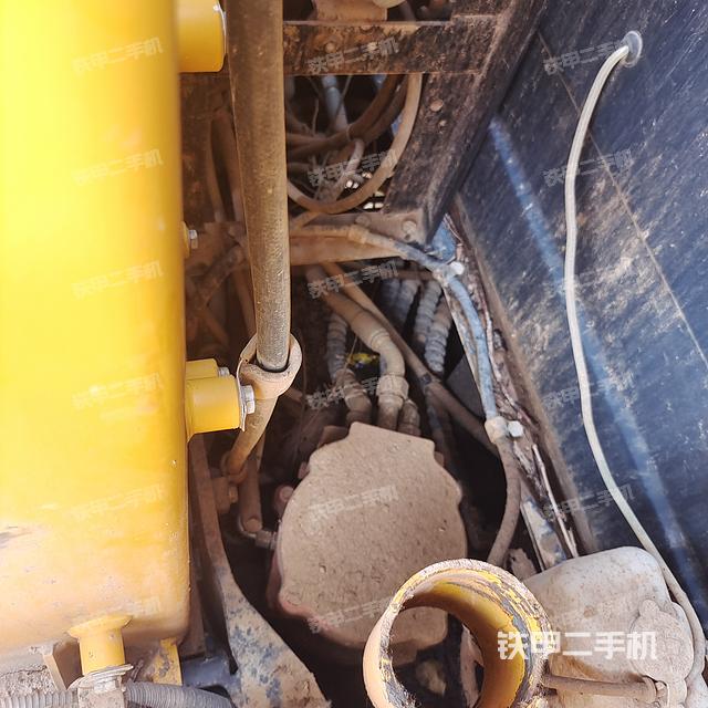 回转马达和主控阀（整机外观）