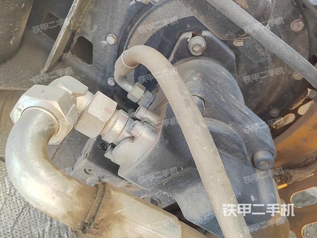 液压泵舱室正面整体（整机外观）