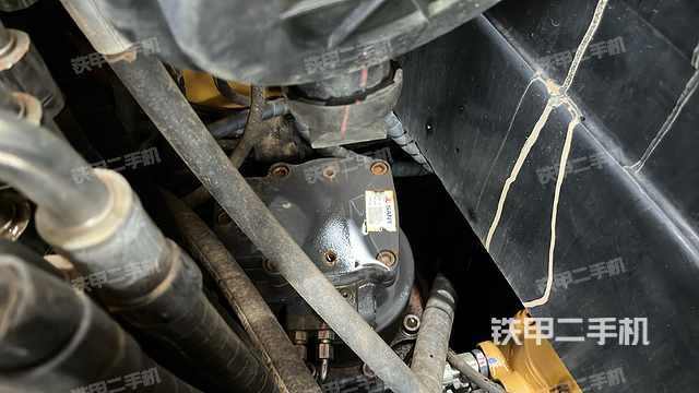 回转马达和主控阀（整机外观）