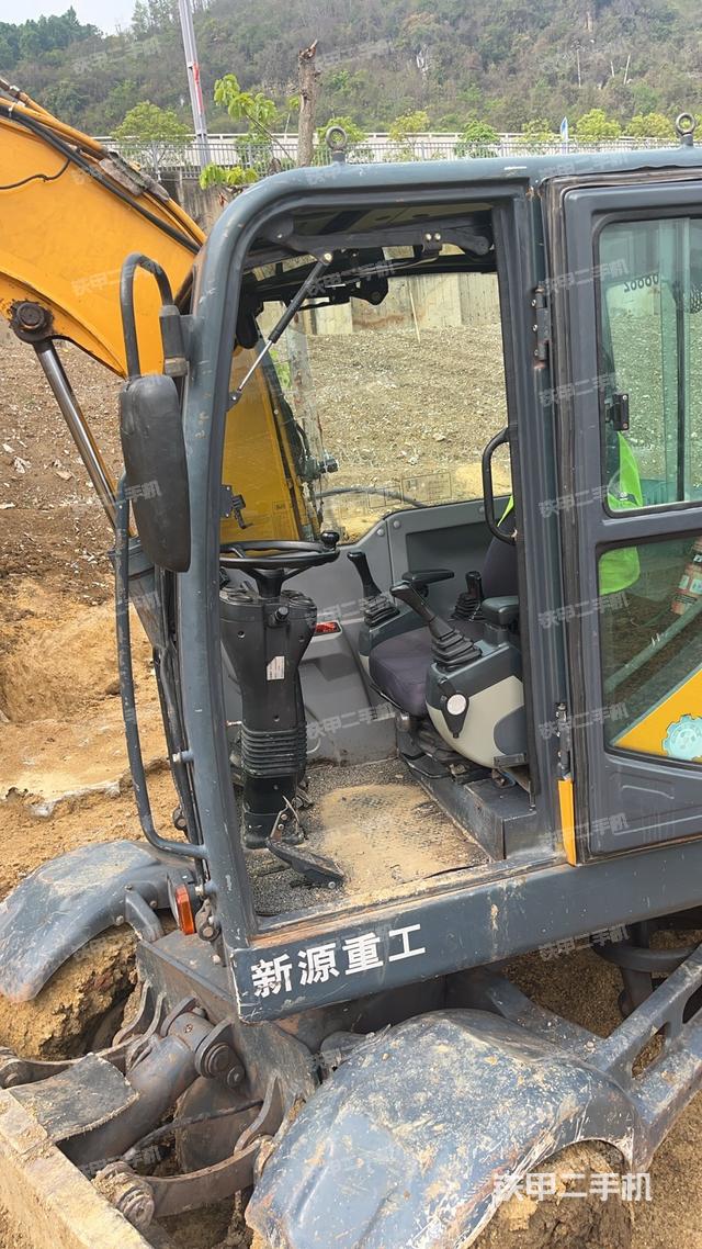 驾驶室整体（整机外观）