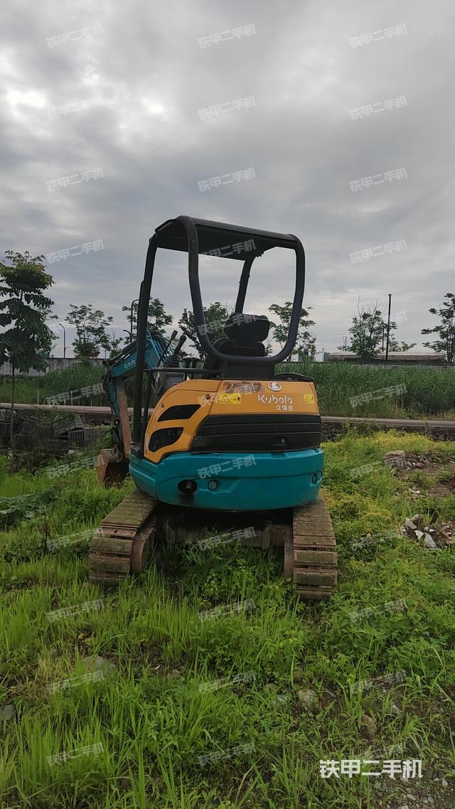 驾驶室顶部（整机外观）